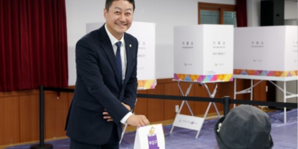 250529 김진경 의장, 21대 대선 사전투표 실시...의회사무처 직원 투표 참여 위한 공가 사용도 인정 (1).jpg