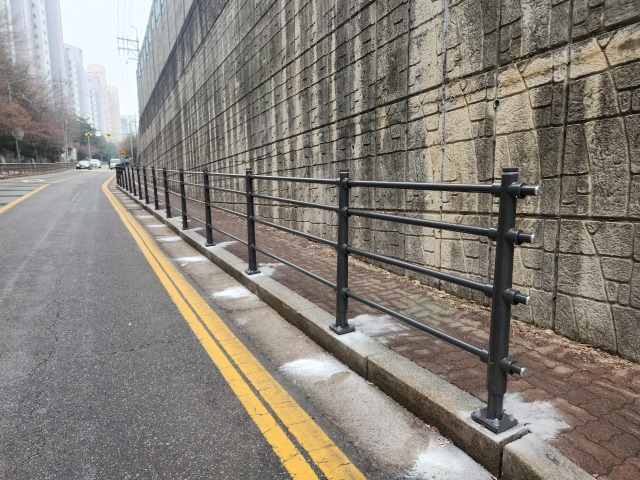 5. 수지구 상현1동 보행자 안전펜스.jpg