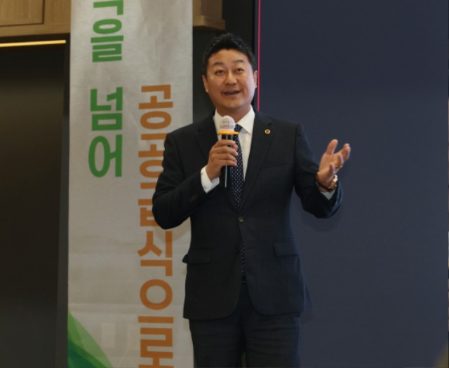 250604 김진경 의장, 시흥시 친환경 학교급식 페스타 참석 (1).jpg