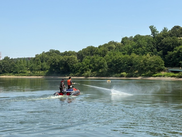 8. 용인특례시가 여름철 기흥저수지 수질관리 위한 방제활동 진행했다..jpeg