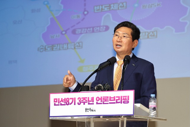 8-3. 이상일 용인특례시장은 23일 시청 에이스홀에서 민선8기 3주년 언론브리핑을 개최했다.jpg