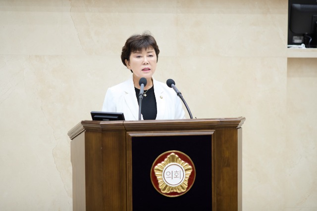 사진1. 김상수 의원이 27일 열린 제293차 제1회 정례회 제3차 본회의에서 시정질문을 하고 있다..jpg