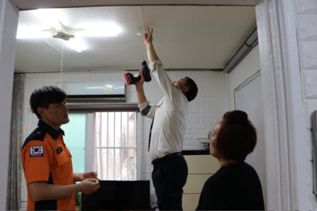 250627 한원찬 의원, 수원남부소방서 ‘명예소방서장’ 위촉...현장 중심의 소방안전 강화에 기여 (1).jpg