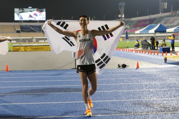 2-1. 용인특례시 직장운동경기부 소속 우상혁 선수는 2025 구미아시아육상경기선수권대회에서 높이뛰기 금메달을 차지했다.jpg