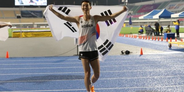 2-1. 용인특례시 직장운동경기부 소속 우상혁 선수는 2025 구미아시아육상경기선수권대회에서 높이뛰기 금메달을 차지했다.jpg