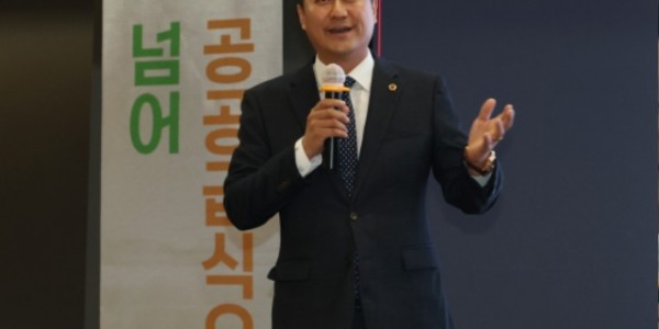 250604 김진경 의장, 시흥시 친환경 학교급식 페스타 참석 (1).jpg