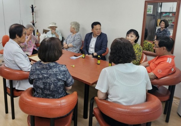 250619 7-1. 수지구 우수경로당 현장 방문.jpg