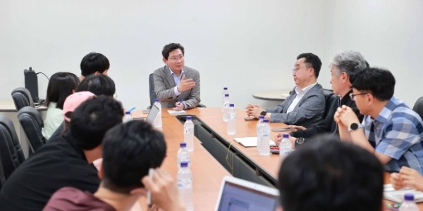 6. 이상일 용인특례시장은 22일 서천동에서 발생한 천공기 전도사고 대책회의에 참석했다.JPG