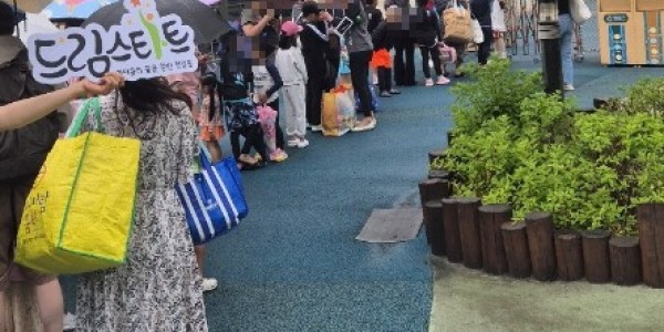 7. 용인특례시 드림스타트가 아동과 양육자를 대상으로 물놀이 체험 프로그램을 진행했다..jpeg