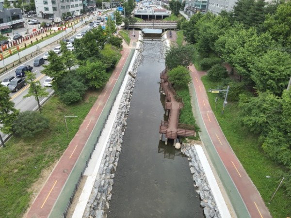 10-1. 지곡천 호안 정비공사.jpg