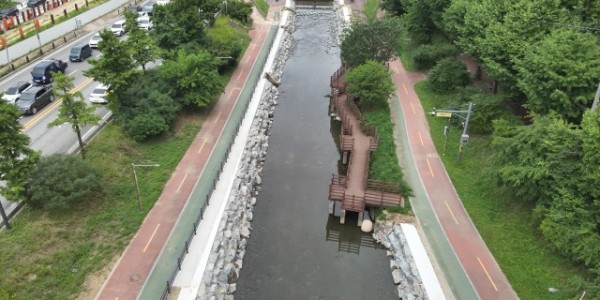 10-1. 지곡천 호안 정비공사.jpg