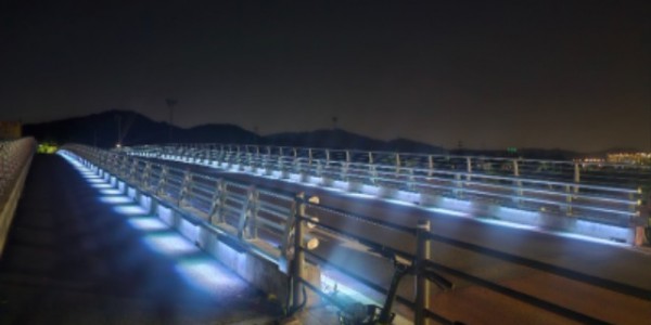 11-1. 경안천교에 설치한 야간 조명.jpg