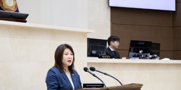 사진1. 박희정 의원이 27일 열린 제293차 제1회 정례회 제3차 본회의에서 5분 자유발언을 하고있다..jpg