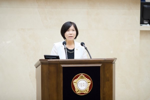 사진1. 신현녀 의원이 27일 열린 제293차 제1회 정례회 제3차 본회의에서 5분 자유발언을 하고 있다..jpg