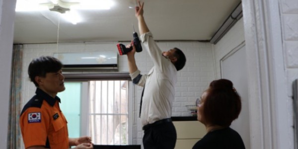 250627 한원찬 의원, 수원남부소방서 ‘명예소방서장’ 위촉...현장 중심의 소방안전 강화에 기여 (1).jpg