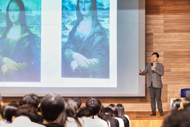 5-1. 이상일 시장이 16일 서천고등학교에서 학생들을 대상으로 특강을 진행했다..jpg