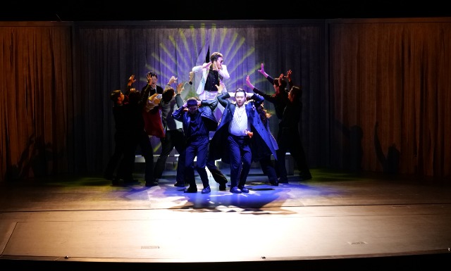 2. 용인특례시는 제2회 대한민국 대학연극제 인천대학교 팀의 백두;한라 공연에 문화소외계층 청소년을 초청해 함께 연극을 관람했다.jpg