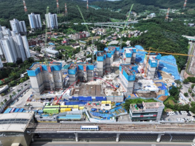 2. 용인특례시가 아타프 건설현장 타워크레인을 중점 점검한다.JPG