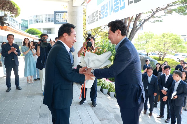 12-1. 이상일 용인특례시장은 23일 안동시청을 방문해 안동시와 자매결연을 체결했다.jpg