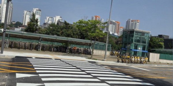 9-1. 용인특례시, GTX-A 구성역 4번출구 앞에 설치된 횡단보도.jpg