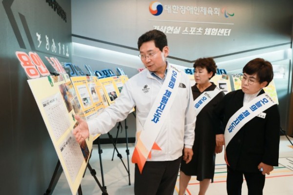 12-1. 30일 가상현실 스포츠체험센터에서 개관 1주년 기념행사가 열렸다.jpg