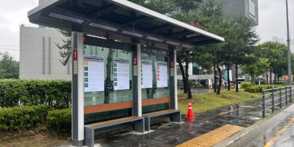 3-1. 교체를 마친 버스승차대.jpg