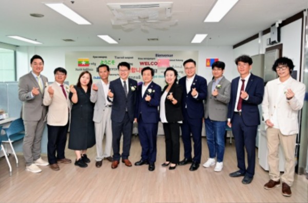 250703 여성가족평생교육위원회, ‘경기도이민사회통합지원센터’ 개소식 참석 (1).jpg