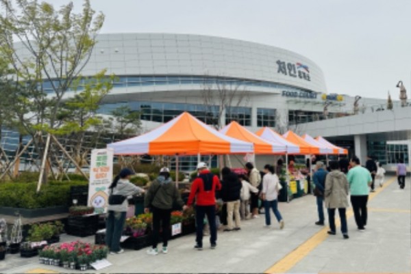 1. 용인특례시는 처인휴게소에 로컬푸드 직거래 장터를 매주 일요일 운영한다.jpg