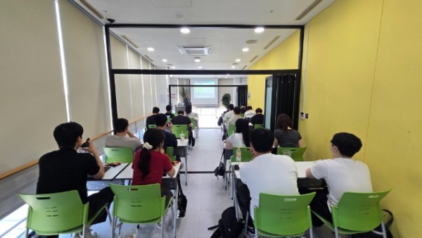 5-1. 용인특례시가 지역내 반도체산업 관련기업 4곳의 신입사원을 대상으로 통합교육을 마련해 운영했다..jpg