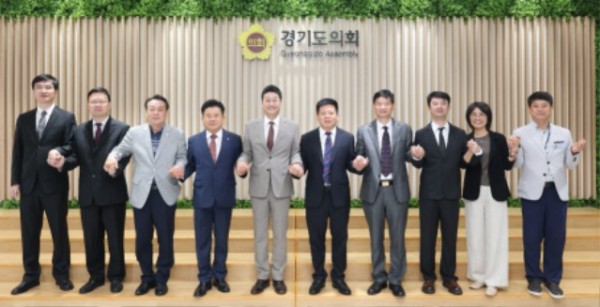 250714 김진경 의장, 중국 장쑤성 인민대표대회 우호대표단 접견...한중 협력 새로운 지평 열 것 (1).jpg