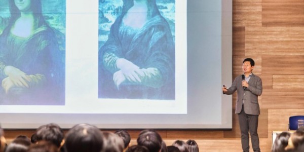 5-1. 이상일 시장이 16일 서천고등학교에서 학생들을 대상으로 특강을 진행했다..jpg