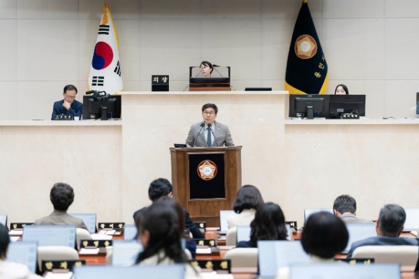 사진2. 용인특례시의회 임현수 의원이 18일 열린 제294회 임시회 제2차 본회의에서 5분 자유발언을 하고 있다..jpg