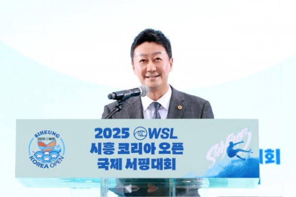 250719 김진경 의장, 2025 WSL 시흥 코리아 오픈 국제서핑대회 참석해 참가선수들 격려 (1).jpg