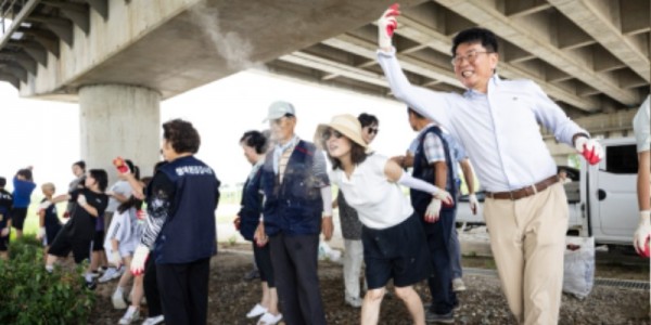 250730 윤성근 의원, 지역아동과 함께 환경보전활동 참여(1).jpg