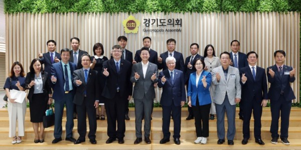 250730 김진경 의장, 베트남 조국전선중앙위원회 대표단 만나...상호 협력모델로 발전시킬 것1.jpg