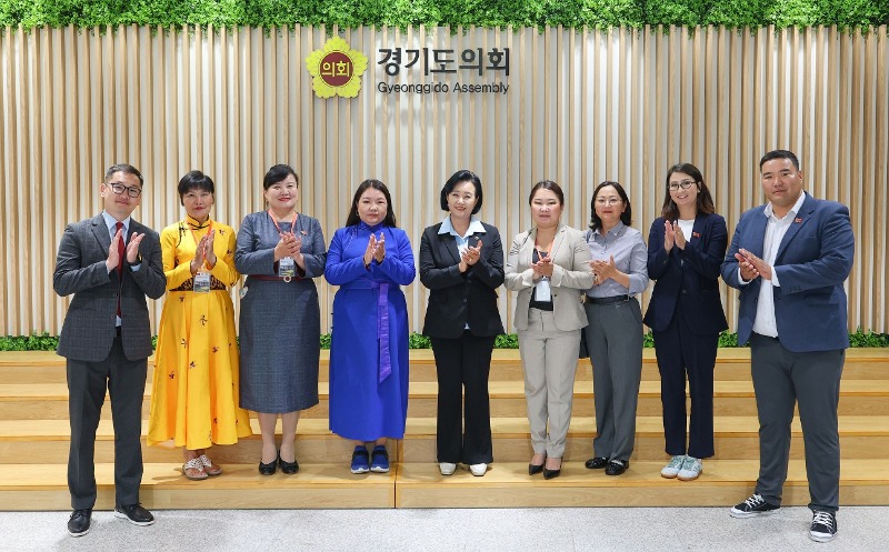 250801 정윤경 부의장, 몽골 바양운두르군 의원단 환영...다양한 분야의 협력과 교류 기대해1.jpg