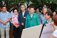 4-1. 이상일 용인특례시장은 7일 정비가 완료된 남사읍 한숲산내음근린공원 현장점검을 실시했다.JPG