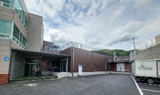 3-1. 용인특례시는 농업회사법인 가은MPC(주)와 함께 지역 특산물 성산포크 육성을 위한 가공시설을 준공했다..jpg