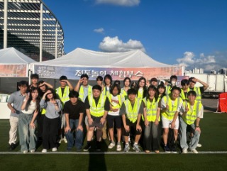 5-1. 15일 열린 용인특례시의 광복 80주년 기념행사에 자원봉사에 나선 단국대학교 총학생회.jpg