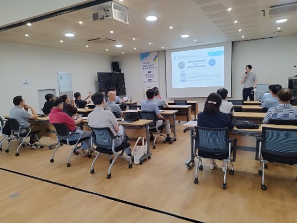 (사진자료) 용인 소공인 기업 관계자들이 네트워킹 데이 행사에 참여하고 있다.jpg