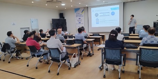 (사진자료) 용인 소공인 기업 관계자들이 네트워킹 데이 행사에 참여하고 있다.jpg