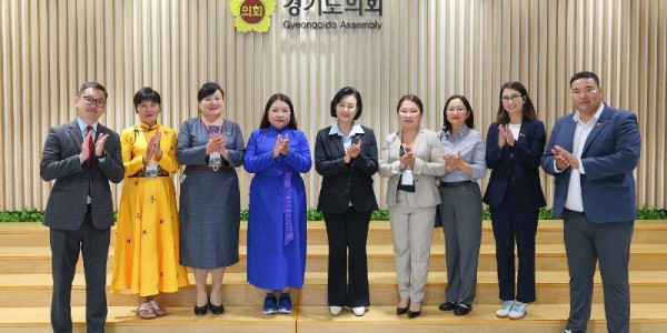 250801 정윤경 부의장, 몽골 바양운두르군 의원단 환영...다양한 분야의 협력과 교류 기대해1.jpg
