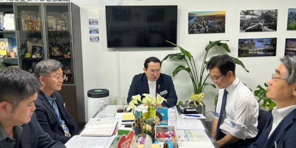 250804 이오수 의원, 피트모스 활용 축산환경 개선사업 후속 협력 논의(1).jpg