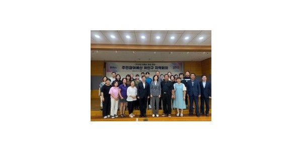 3. 11일 처인구청 대회의실에서 열린 주민참여예산 지역회의 참석자들이 기념사진을 촬영하고 있다.jpeg