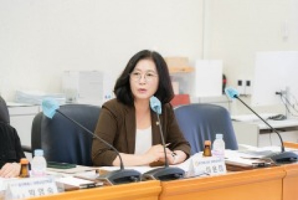 20250811 용인특례시의회 이윤미 의원, 시민참여형 에너지전환 지원 조례 제정을 위한 간담회 개최(1).JPG