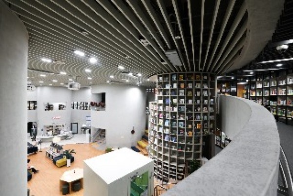 4. 용인특례시는 경기도 공공도서관 운영평가에서 성복‧청덕‧양지해밀도서관이 ‘우수도서관’으로 선정됐다고 밝혔다. 사진은.jpg