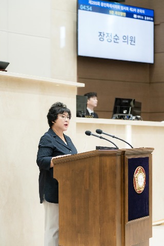 (사진2) 용인특례시의회 장정순 의원이 10일 열린 제295회 임시회 제2차 본회의에서 5분 자유발언을 하고 있다..jpg