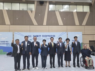 250916 김완규 의원, 2025년 장애인 취업박람회서 격려의 메시지 전해 (1).jpg