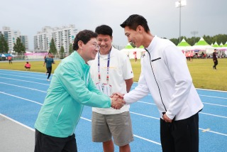 4. 이상일 시장이 지난 5월 29일 구미에서 열린 아시아육상경기선수권대회를 찾아 우상혁 선수를 격려하는 모습.jpg