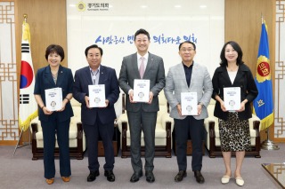 250918 의정정책추진단, 276건 지역현안 개선책 담은 정책제안 자료집 발간 (1).jpg